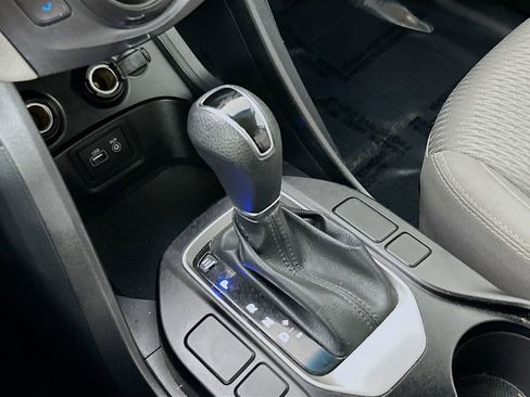 Used 2017 Hyundai Santa Fe SE image 19