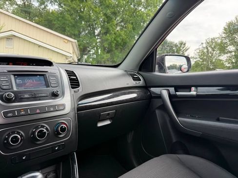Used 2015 Kia Sorento LX AWD/4WD image 11