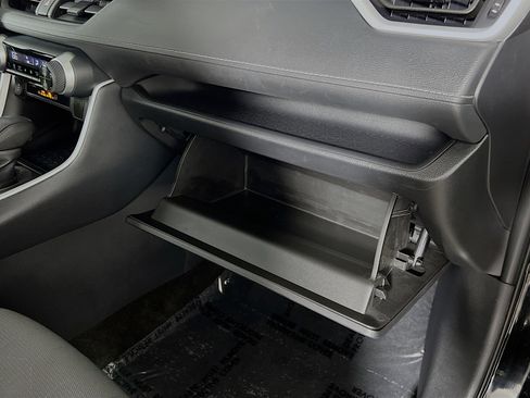 Used 2025 Toyota RAV4 XLE image 35