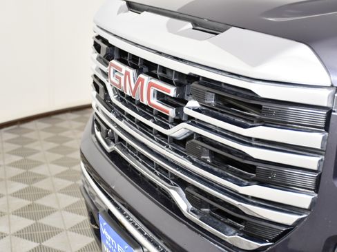 Used 2025 GMC Sierra 1500 SLT AWD/4WD image 11