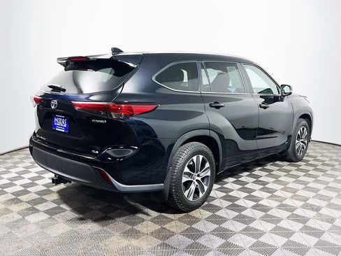 Used 2023 Toyota Highlander XLE AWD/4WD image 7
