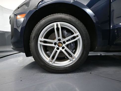Used 2022 Porsche Macan Base image 16