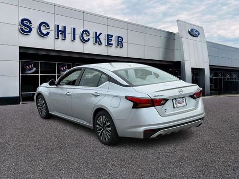 Used 2023 Nissan Altima 2.5 SV FWD image 3