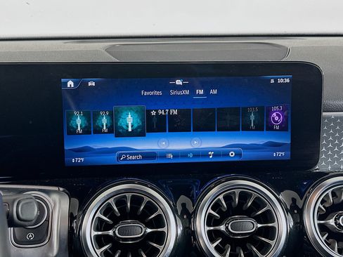 Used 2025 Mercedes-Benz GLB 250 4MATIC image 21