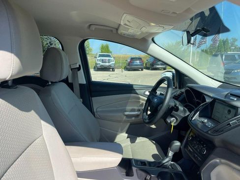 Used 2017 Ford Escape SE w/ Equipment Group 201A AWD/4WD image 3