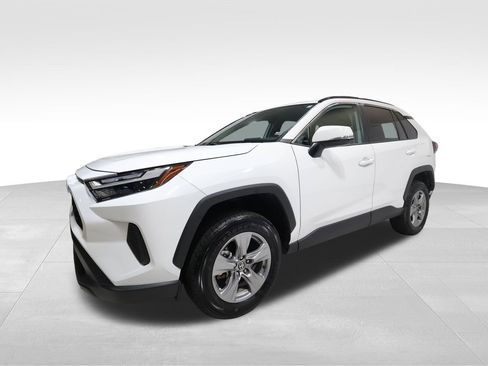Used 2025 Toyota RAV4 XLE image 8