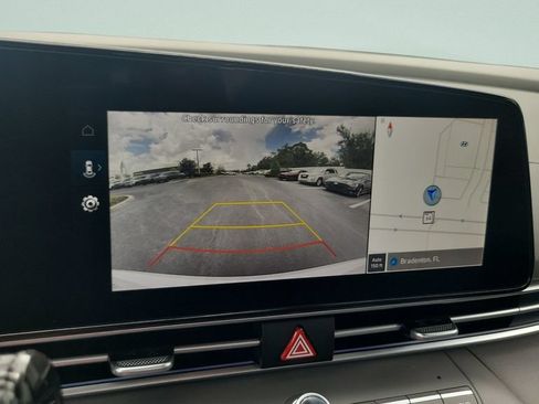 Certified 2024 Hyundai Elantra SEL FWD image 17
