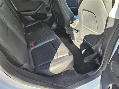 Used 2023 Tesla Model Y Performance image 18
