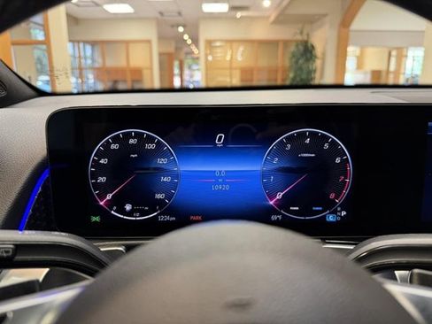 Used 2025 Mercedes-Benz GLB 250 image 13