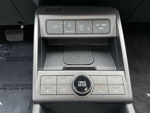 Certified 2025 Hyundai Kona Limited FWD image 23