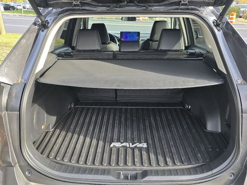 Used 2025 Toyota RAV4 XLE Premium image 5