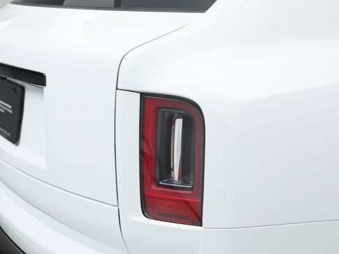 Used 2026 Rolls-Royce Cullinan Black Badge image 14