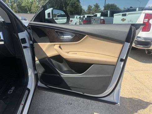 Used 2020 Audi Q8 Premium Plus AWD/4WD image 11