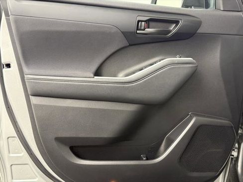 Certified 2023 Toyota Highlander L image 13