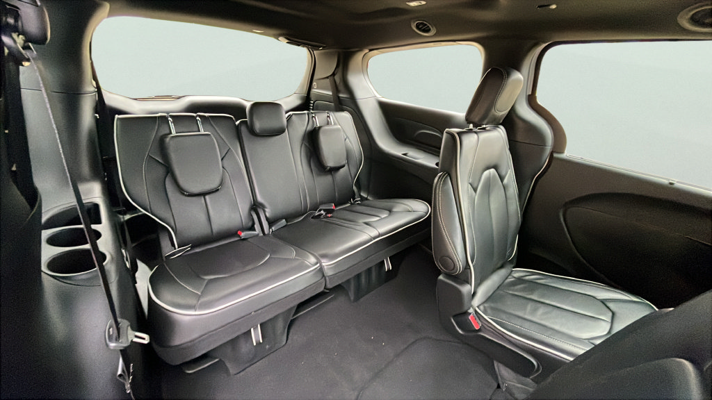 Used 2026 Chrysler Pacifica Limited FWD image 20