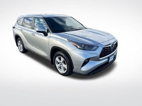 Used 2024 Toyota Highlander LE image 7