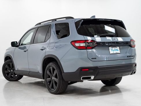 Used 2025 Honda Pilot Black Edition image 30