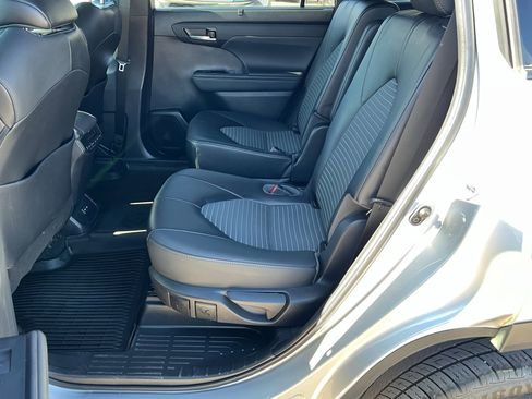 Certified 2022 Toyota Highlander XSE image 24