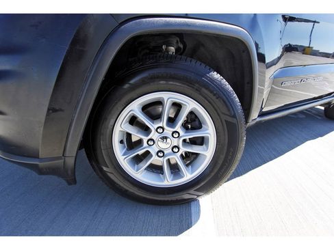 Used 2018 Jeep Grand Cherokee Laredo image 29