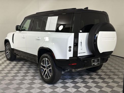 New 2026 Land Rover Defender 110 X-Dynamic SE image 3