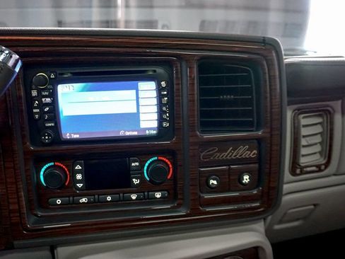 Used 2004 Cadillac Escalade EXT AWD/4WD image 16