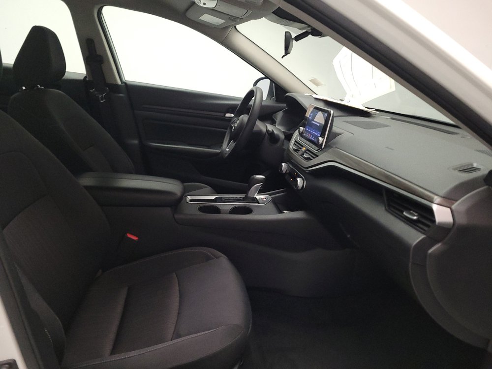 Used 2025 Nissan Altima 2.5 SV FWD image 21