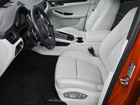 Certified 2022 Porsche Macan GTS image 6