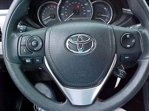 Used 2015 Toyota Corolla LE image 21