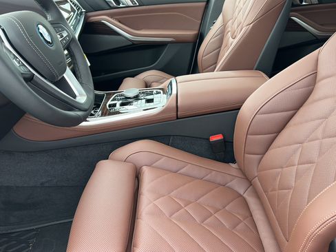 New 2026 BMW X5 xDrive50e image 10
