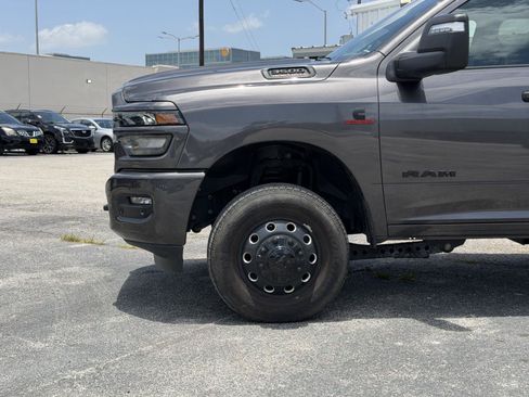 Used 2025 RAM 3500 Big Horn AWD/4WD image 9