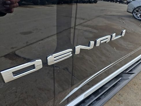 Used 2025 GMC Yukon Denali image 18