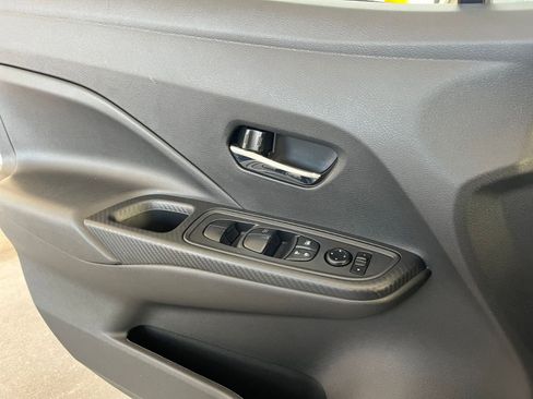 Used 2025 Nissan Versa SV image 18