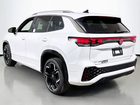 New 2026 Volkswagen Tiguan SEL R-Line image 3