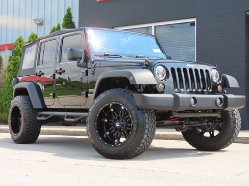 Used 2014 Jeep Wrangler Unlimited Sport AWD/4WD image 2