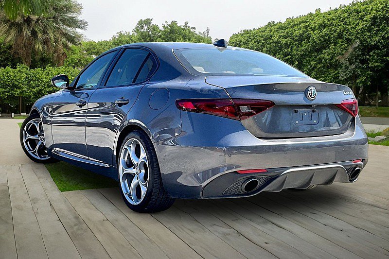 Used 2018 Alfa Romeo Giulia Ti Sport w/ Quick Order Package 22U Sport RWD image 9
