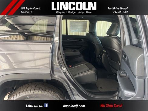 New 2025 Jeep Grand Cherokee Altitude image 14