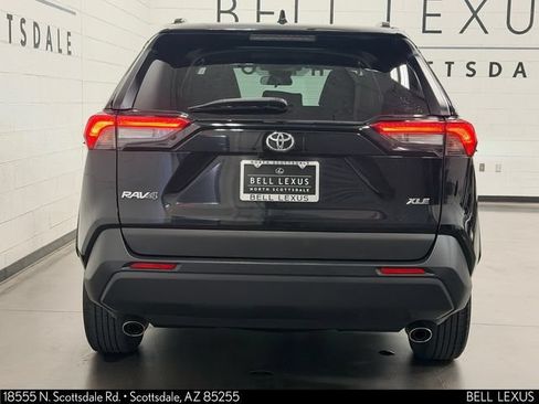 Used 2021 Toyota RAV4 XLE FWD image 5