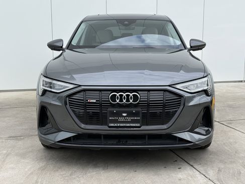 Used 2021 Audi e-tron Prestige w/ Prestige Package image 3