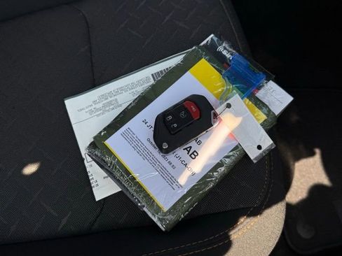 Used 2024 Jeep Gladiator Mojave w/ Convenience Group image 4