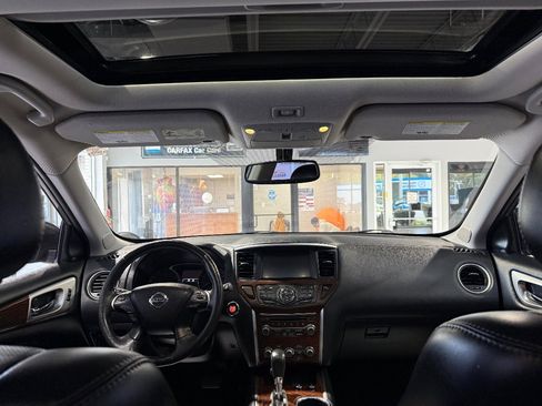 Used 2020 Nissan Pathfinder Platinum image 16