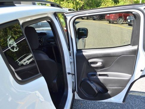 Used 2023 Jeep Renegade Latitude image 35