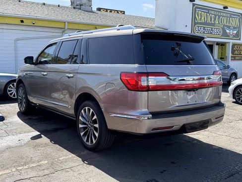 Used 2018 Lincoln Navigator L Select w/ Technology Package AWD/4WD image 11