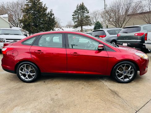 Used 2014 Ford Focus SE w/ Equipment Group 201A image 2