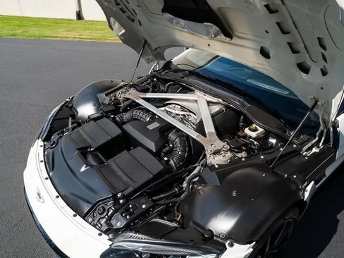 Used 2019 Aston Martin V8 Vantage Coupe RWD image 21