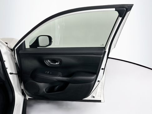 Used 2025 Honda HR-V LX image 29