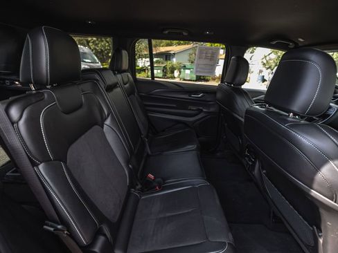 Used 2024 Jeep Grand Cherokee L Laredo AWD/4WD image 30