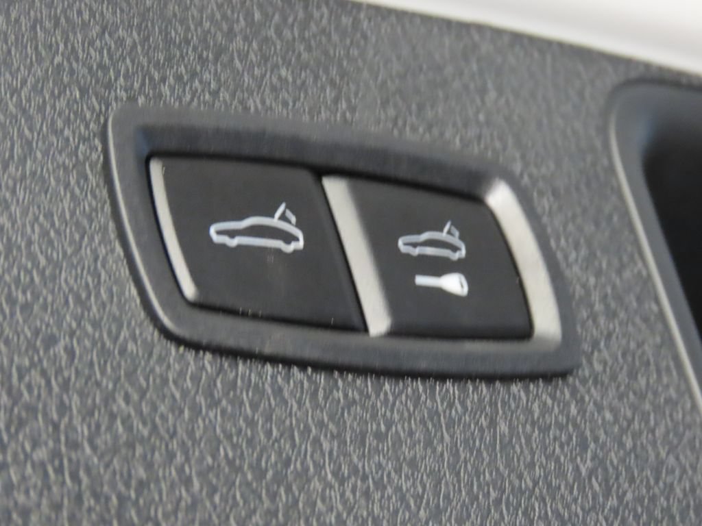 Certified 2026 Porsche Macan AWD/4WD image 49