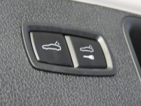 Certified 2026 Porsche Macan AWD/4WD image 49