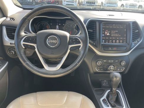 Used 2018 Jeep Cherokee Limited FWD image 15