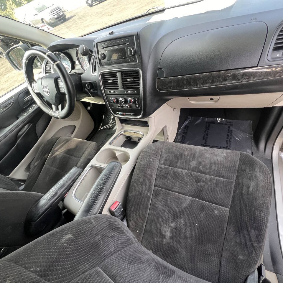 Used 2013 Dodge Grand Caravan SXT FWD image 24